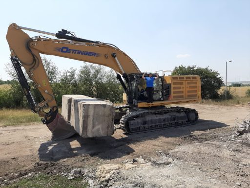 cat 374F Osten