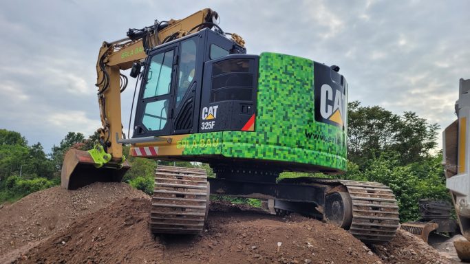 eigener Bagger CAT 325F VA ERLA-BAU